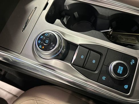 Used 2020 Ford Explorer XLT w/ Equipment Group 202A image 18