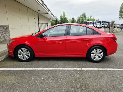 Used 2014 Chevrolet Cruze LS FWD image 2