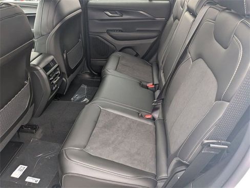 New 2025 Jeep Grand Cherokee Altitude image 26