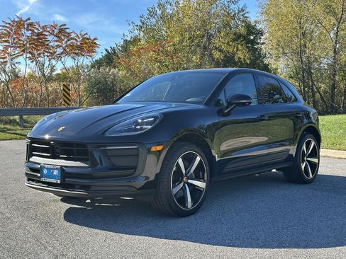Used 2025 Porsche Macan image 3
