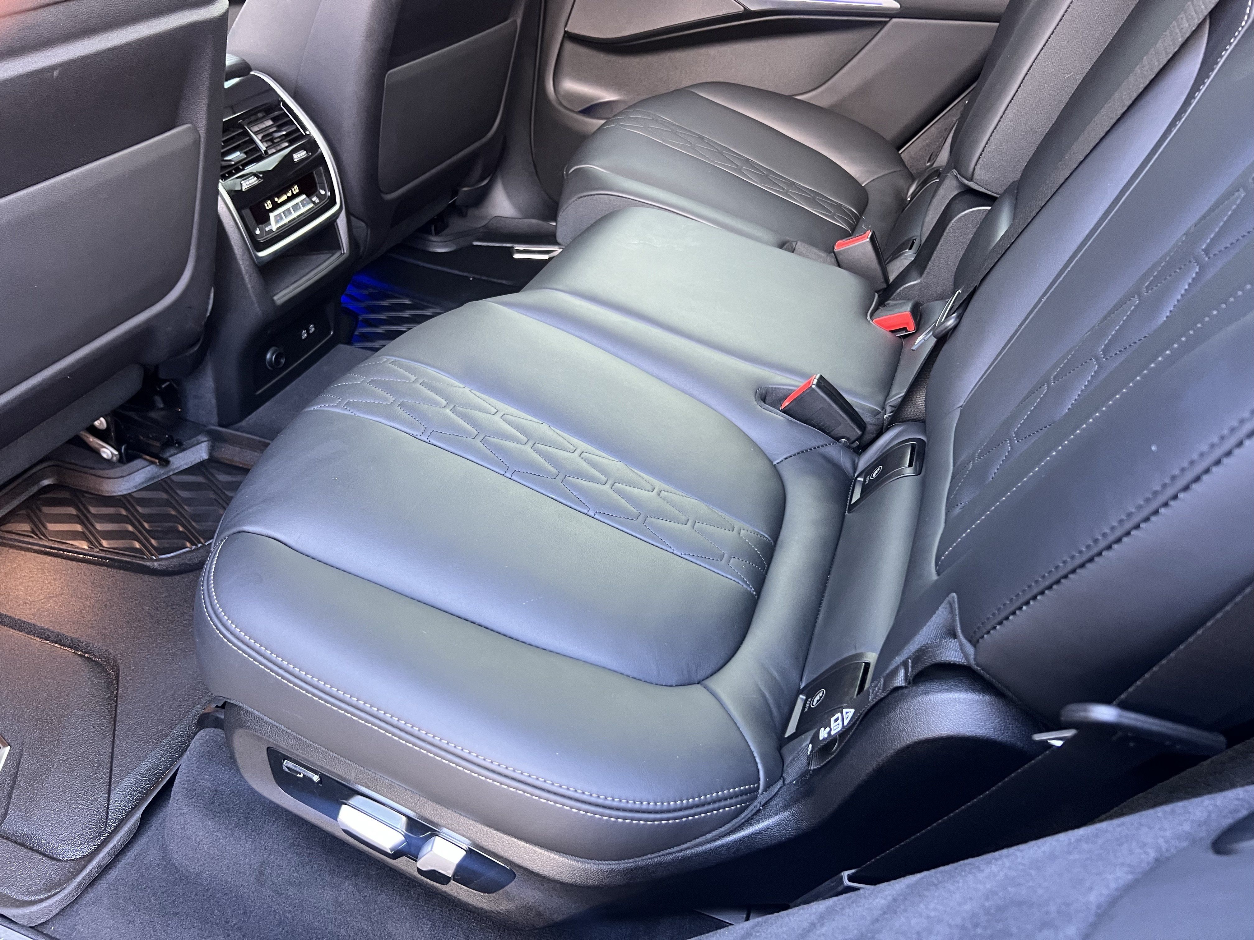 Used 2024 BMW X7 M60i w/ Executive Package AWD/4WD image 33