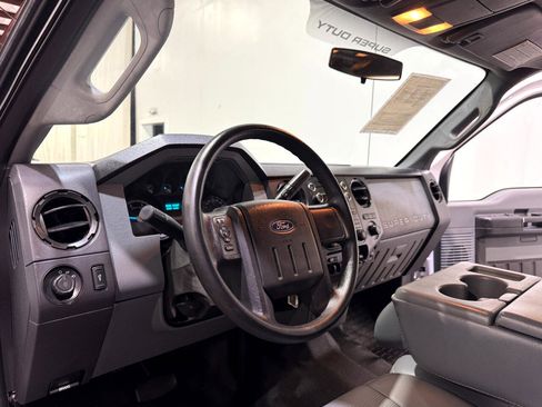 Used 2011 Ford F550 4x4 Crew Cab Super Duty w/ Payload Upgrade Pkg image 9