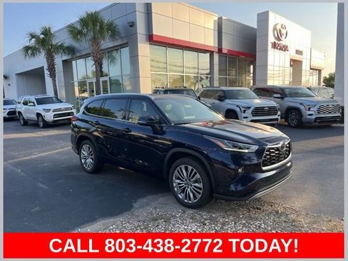 Used 2023 Toyota Highlander Platinum FWD image 1