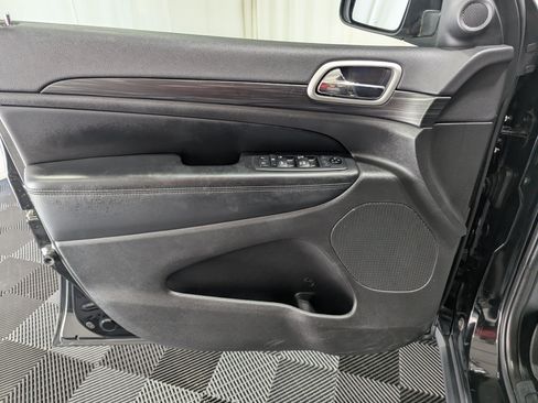 Used 2021 Jeep Grand Cherokee Laredo AWD/4WD image 14