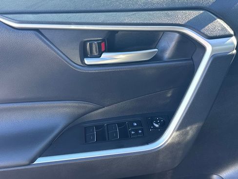Used 2025 Toyota RAV4 XLE image 33