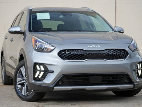 Used 2022 Kia Niro EX Premium FWD image 2