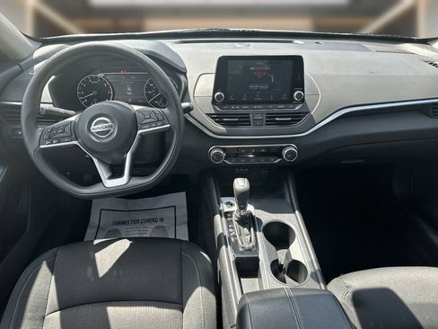 Used 2022 Nissan Altima 2.5 SV FWD image 12