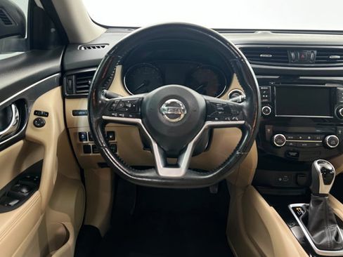 Used 2020 Nissan Rogue SV image 12