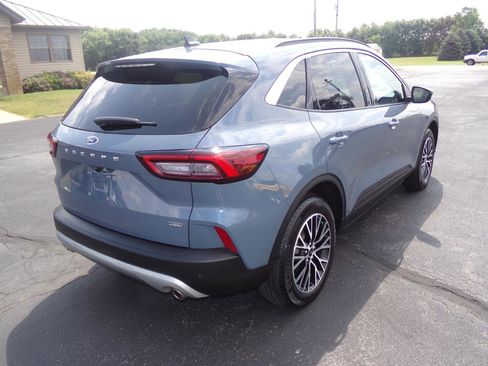 Used 2023 Ford Escape SE image 5