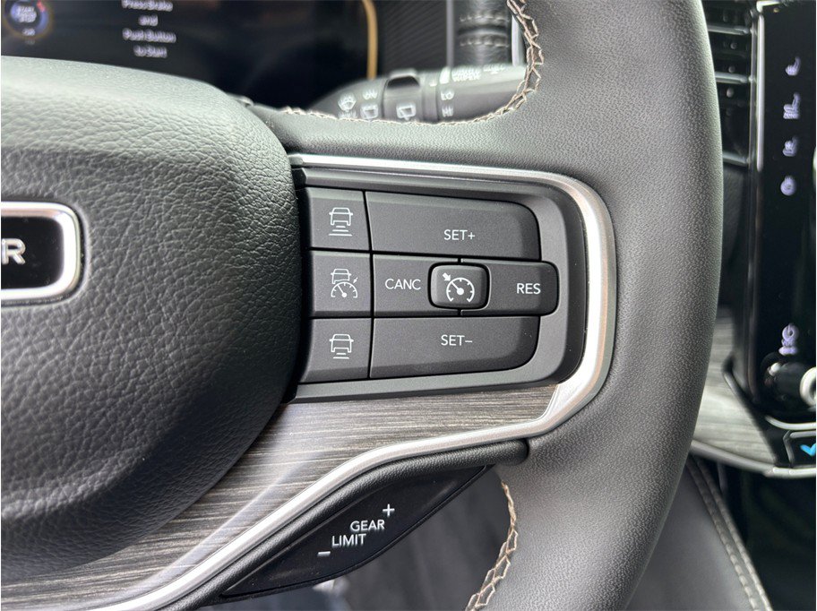 Used 2024 Jeep Wagoneer Series II w/ Flexible Seating Group RWD image 30