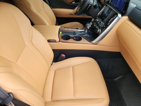 Used 2025 Lexus LX 600 4WD w/ Accessory Package (2T) image 14