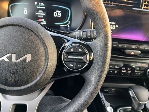 Certified 2025 Kia Soul S image 28