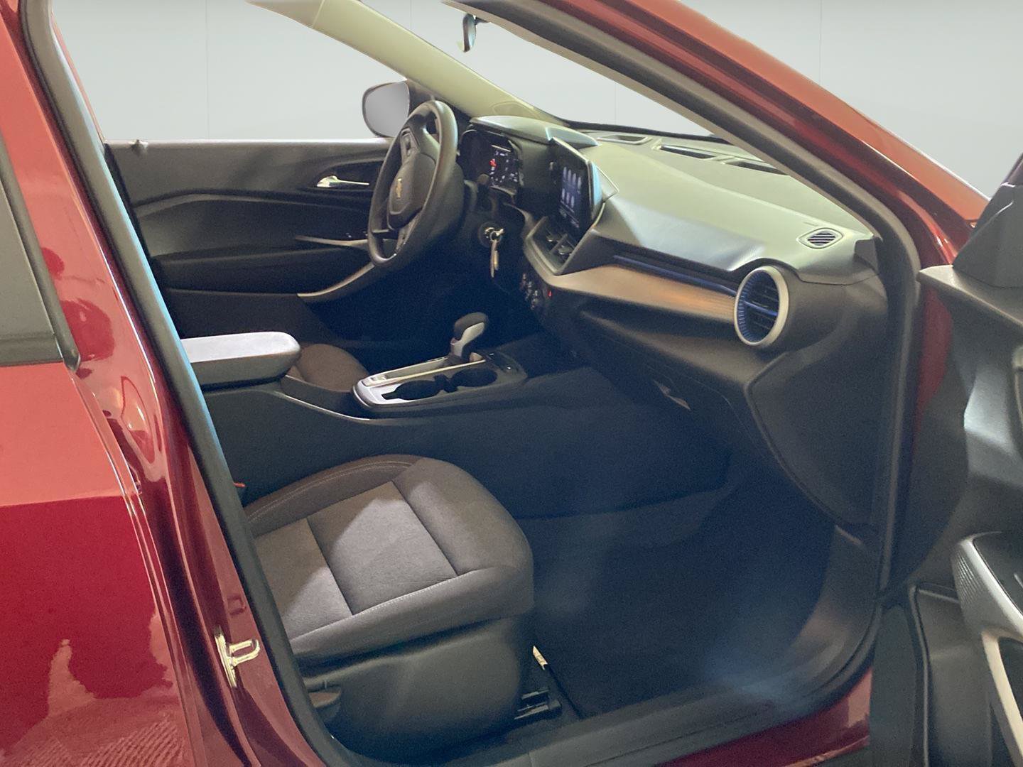 Certified 2024 Chevrolet Trax LS FWD image 12