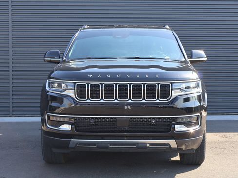 Used 2022 Jeep Wagoneer Series III w/ Flexible Seating Group AWD/4WD image 2