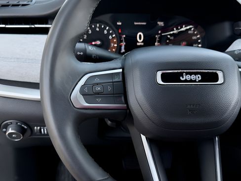 Used 2024 Jeep Compass Latitude AWD/4WD image 14