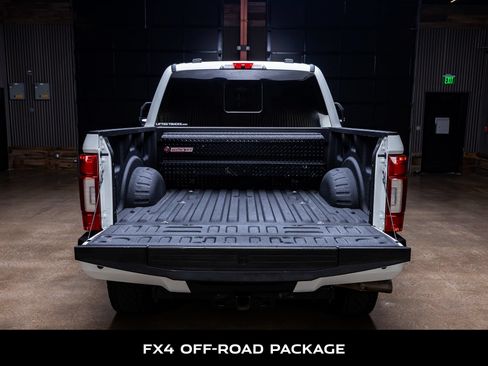 Used 2020 Ford F250 Platinum w/ FX4 Off-Road Package AWD/4WD image 8