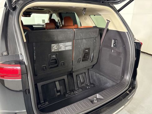 Used 2023 Kia Carnival SX Prestige image 28