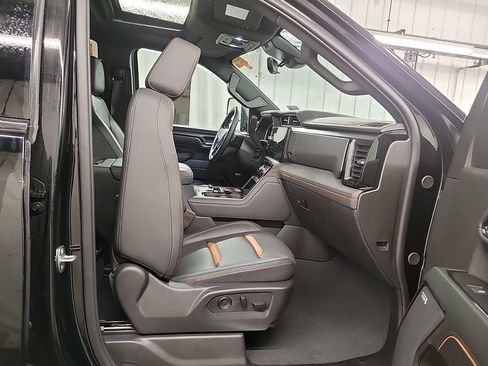 Used 2024 GMC Sierra 2500 AT4 w/ AT4 Premium Plus Package AWD/4WD image 11