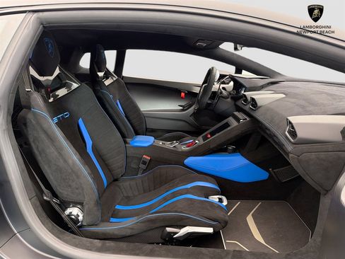 Used 2024 Lamborghini Huracan STO RWD image 22