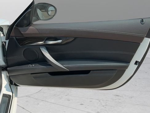 Used 2013 BMW Z4 sDrive28i RWD image 16