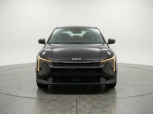 Used 2025 Kia K4 LXS image 2