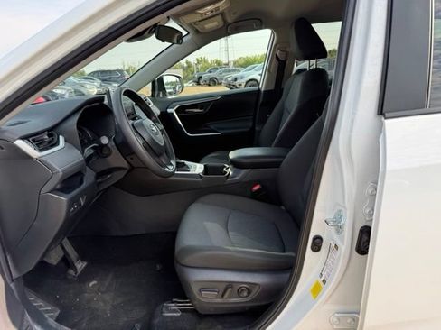 Used 2025 Toyota RAV4 XLE FWD image 14