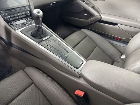Certified 2018 Porsche 718 Cayman RWD image 29