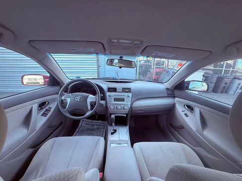 Used 2011 Toyota Camry LE image 19