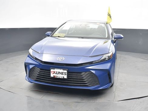 Used 2025 Toyota Camry LE image 7