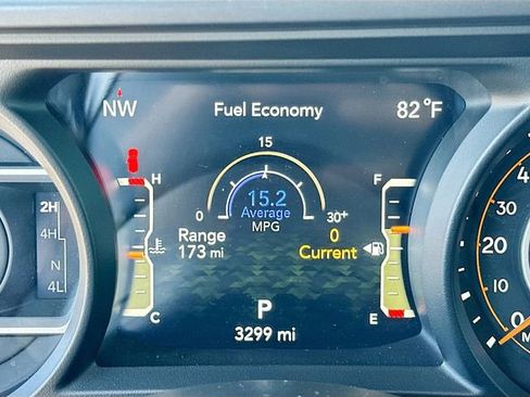 Used 2025 Jeep Wrangler Willys image 12