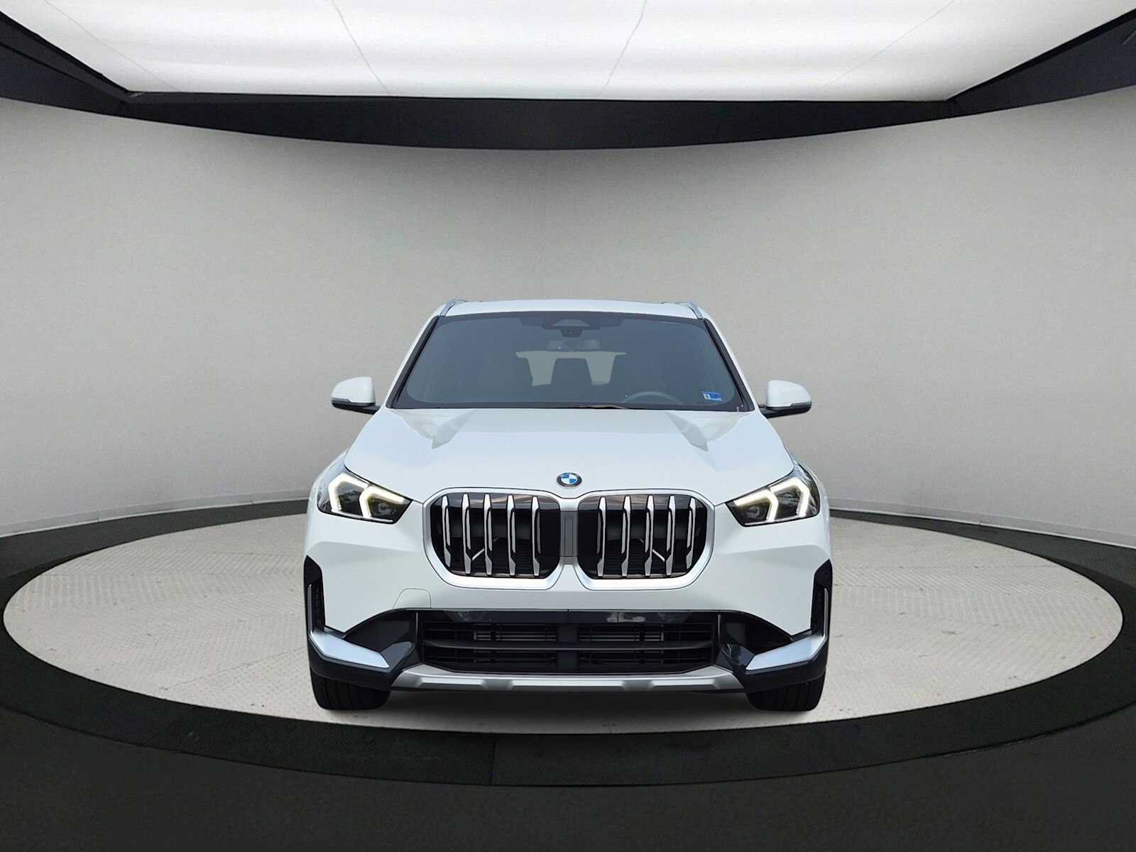 Used 2026 BMW X1 xDrive28i w/ Convenience Package AWD/4WD image 3