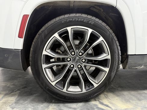 Used 2022 Jeep Grand Wagoneer Series III image 37