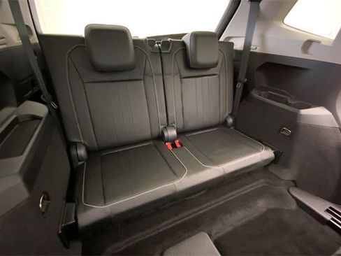 Certified 2023 Volkswagen Tiguan SE w/ Panoramic Sunroof Package image 28