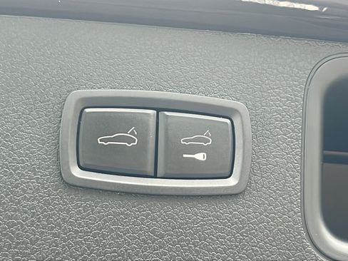 Certified 2023 Porsche Macan AWD/4WD image 17