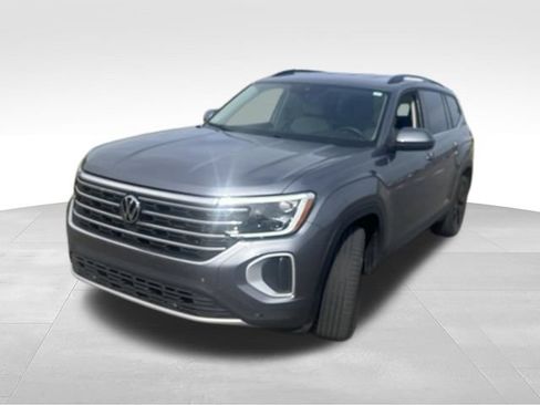 Used 2024 Volkswagen Atlas SE w/ Black Wheel Package FWD image 7