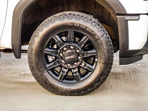 Used 2025 GMC Sierra 2500 AT4 image 11