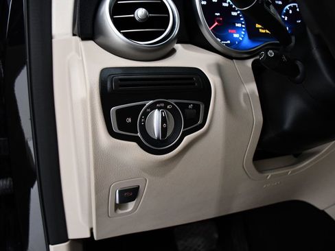 Used 2020 Mercedes-Benz GLC 300 4MATIC image 11