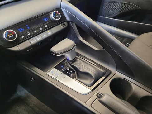 Used 2022 Hyundai Elantra SEL FWD image 26