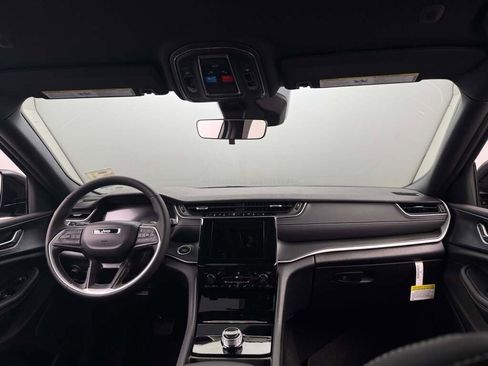 New 2025 Jeep Grand Cherokee L Laredo image 21