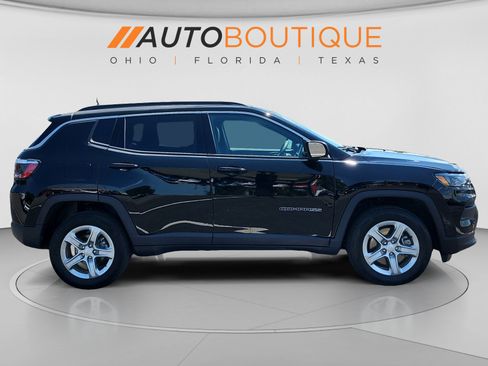 Used 2024 Jeep Compass Latitude AWD/4WD image 9
