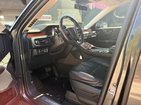 Used 2020 Lincoln Aviator Reserve w/ Equipment Group 201A image 9