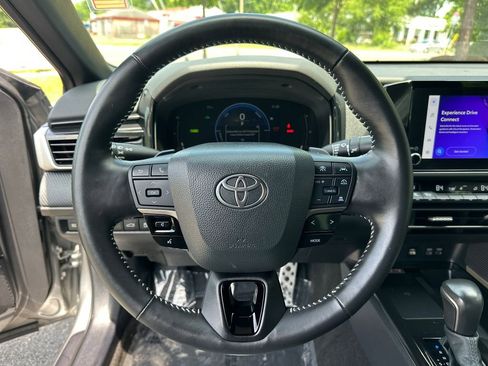 Used 2025 Toyota Camry SE w/ Convenience Package FWD image 25