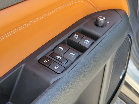 Used 2025 Jeep Compass Limited w/ Elite Group AWD/4WD image 17