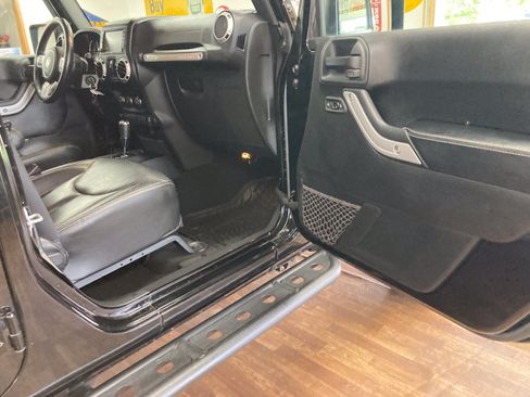 Used 2017 Jeep Wrangler Unlimited Rubicon AWD/4WD image 21