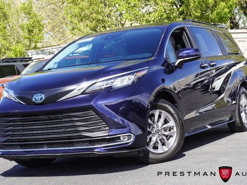 Used 2025 Toyota Sienna XLE w/ XLE Plus Package image 17