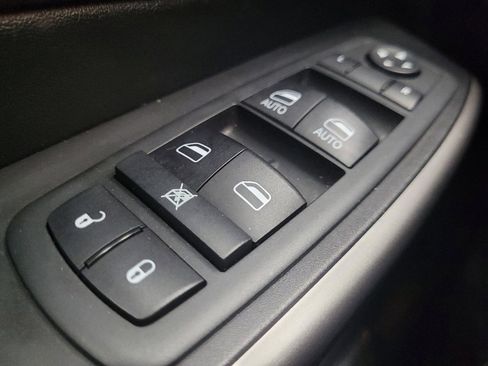 Used 2020 Jeep Cherokee Limited image 27