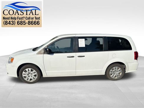 Used 2019 Dodge Grand Caravan SE FWD image 3