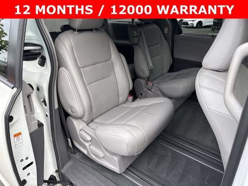 Used 2018 Toyota Sienna XLE w/ XLE Navigation Package FWD image 11