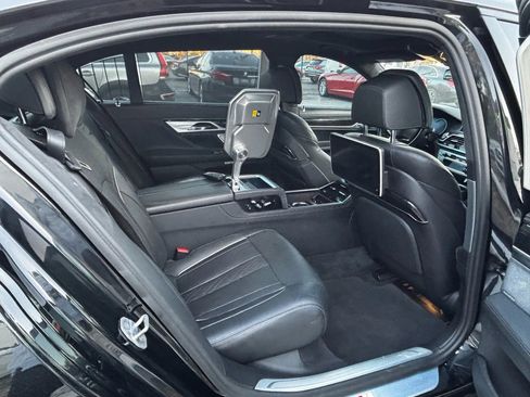Used 2017 BMW 750i RWD image 30