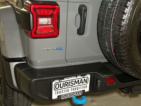 Used 2022 Jeep Wrangler Unlimited Sahara w/ Cold Weather Group image 5